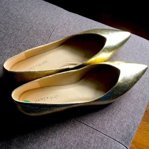 NWT Marc Fisher gold ballerines 🥿